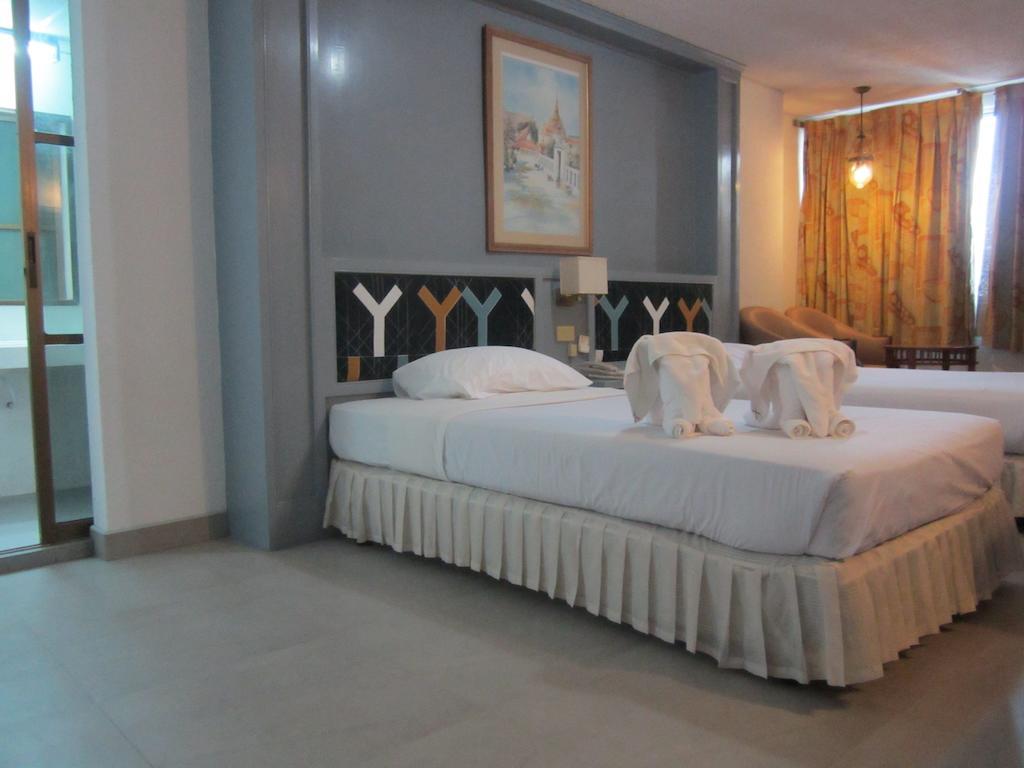 Lopburi Inn Hotel Стая снимка