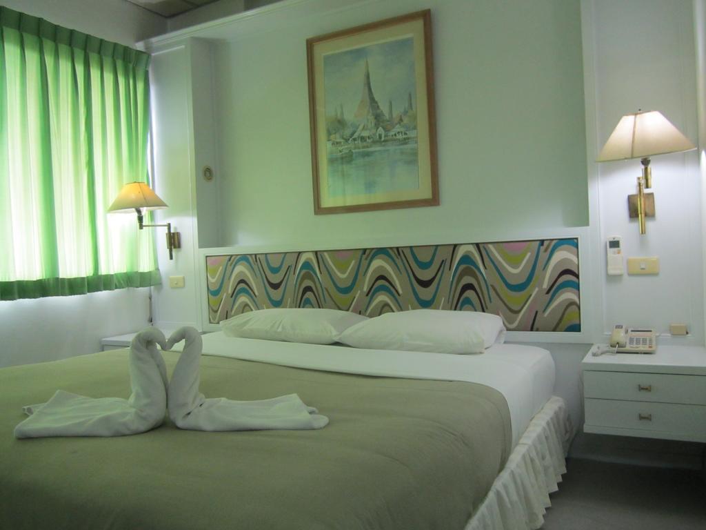 Lopburi Inn Hotel Стая снимка