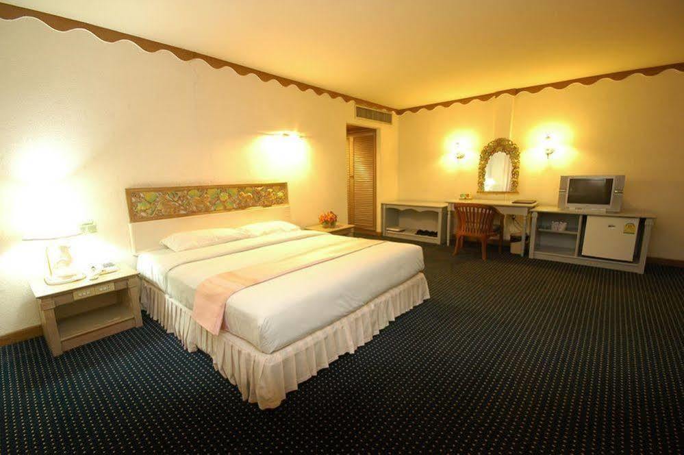 Lopburi Inn Hotel Екстериор снимка