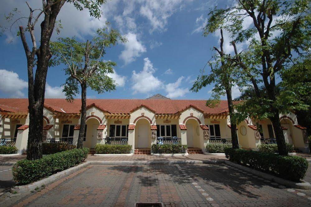 Lopburi Inn Hotel Екстериор снимка