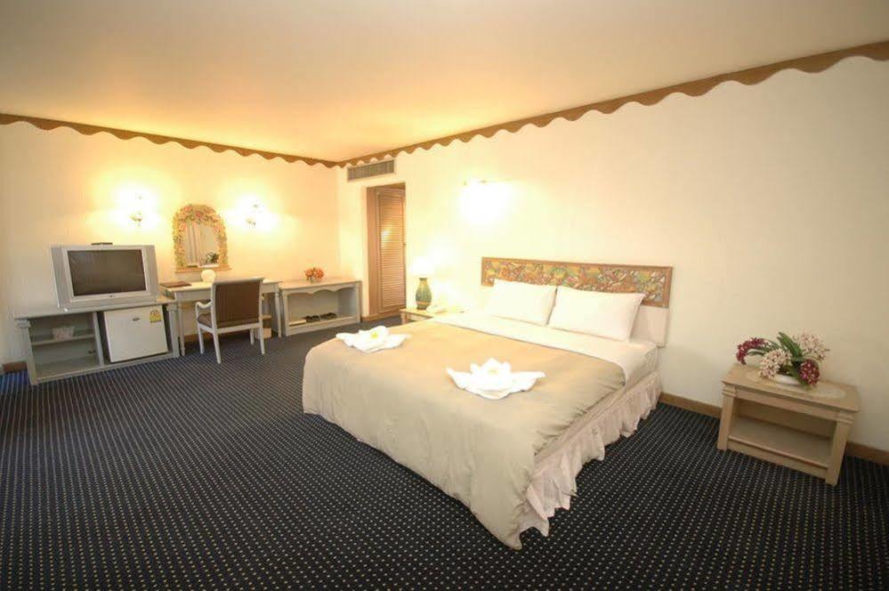 Lopburi Inn Hotel Екстериор снимка